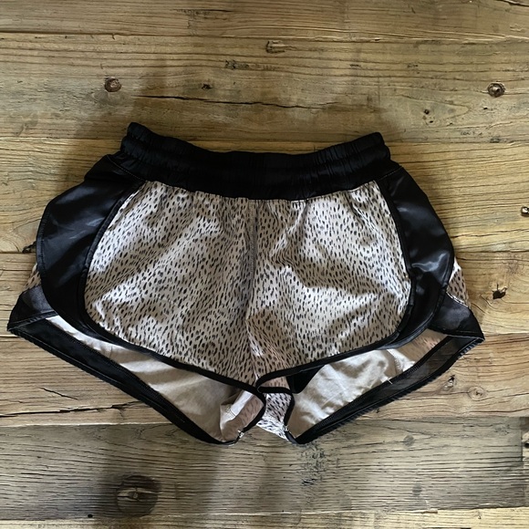 Lululemon Shorts Size 6 Pink - Picture 1 of 5